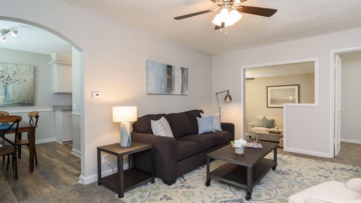 Overland Park House | Marty's Retreat 1 block to downtown Overland Park