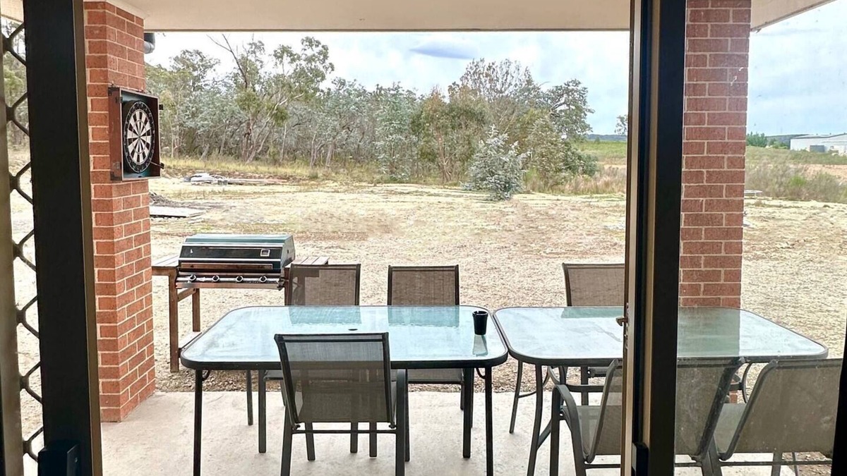 Marulan House | Marulan Rural Getaway - Work Yard