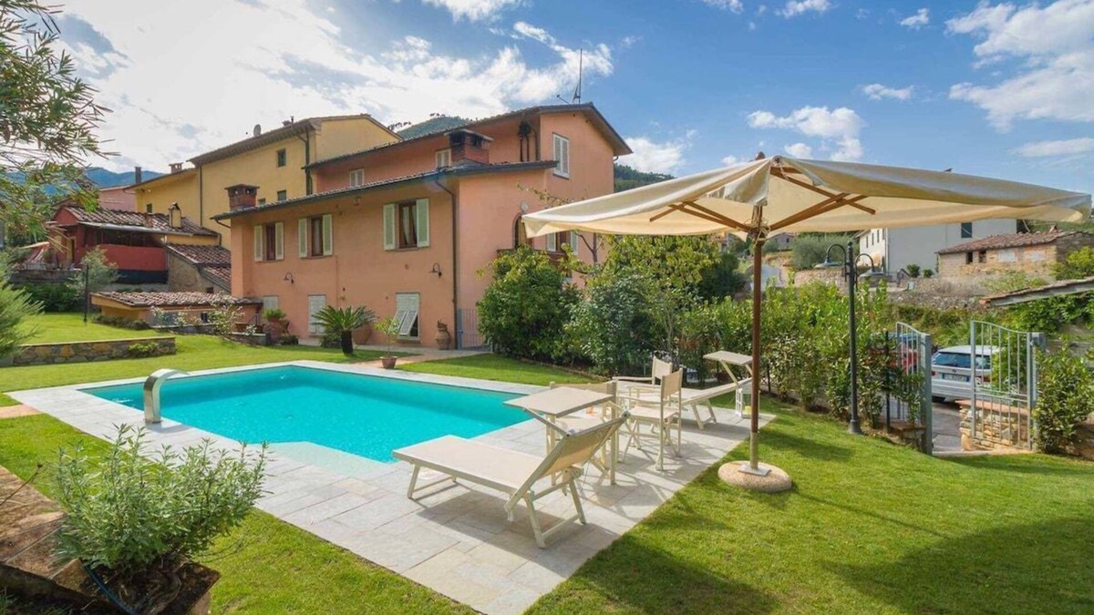 Sant'Andrea di Compito House | Marusca house with private pool, garden and WiFi