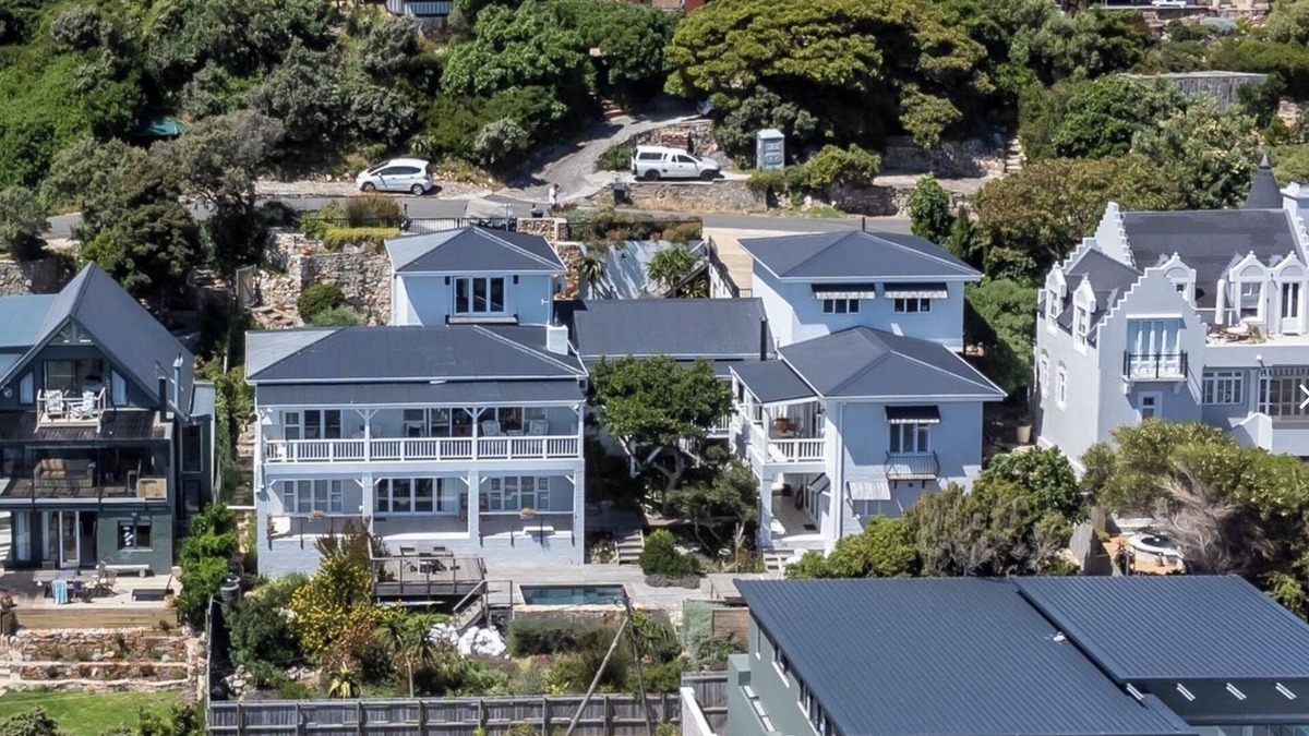 Cape Peninsula House | Marvelous 5-bedroom house with WiFi, pool, beach and more in Cape Town