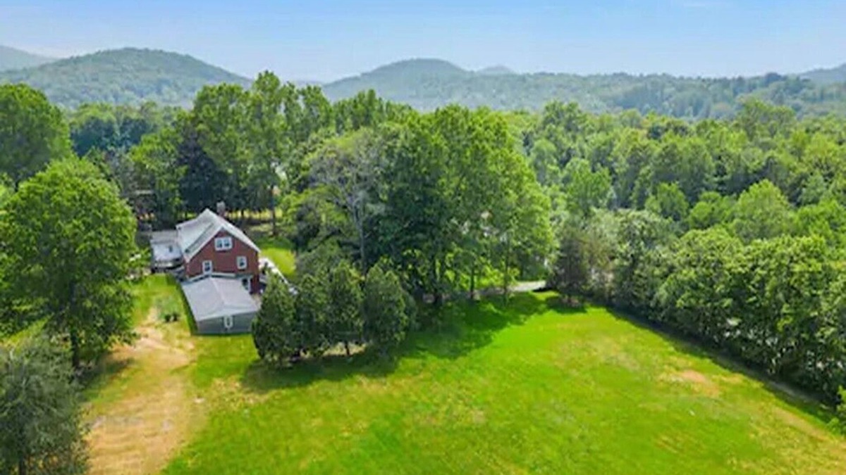 South Blooming Grove House | Marvelous 6-bedroom house with AC in Monroe