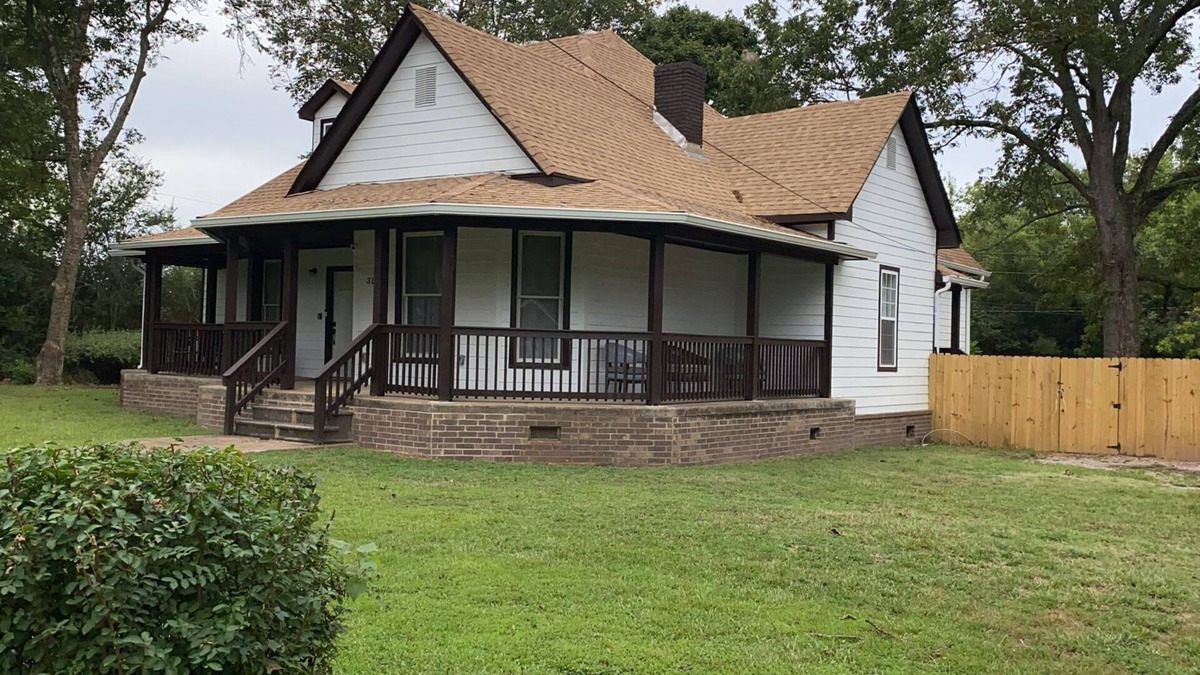 Whiteville House | Marvelous 8 BR Home in Breathtaking Whiteville, TN. Extraordinary Parking