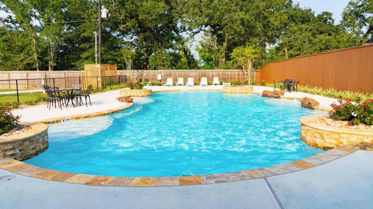 Magnolia Resort | MaRVelous Casita in Lovely RV Resort Pool Gym AC Fast WiFi,Great for long stay!