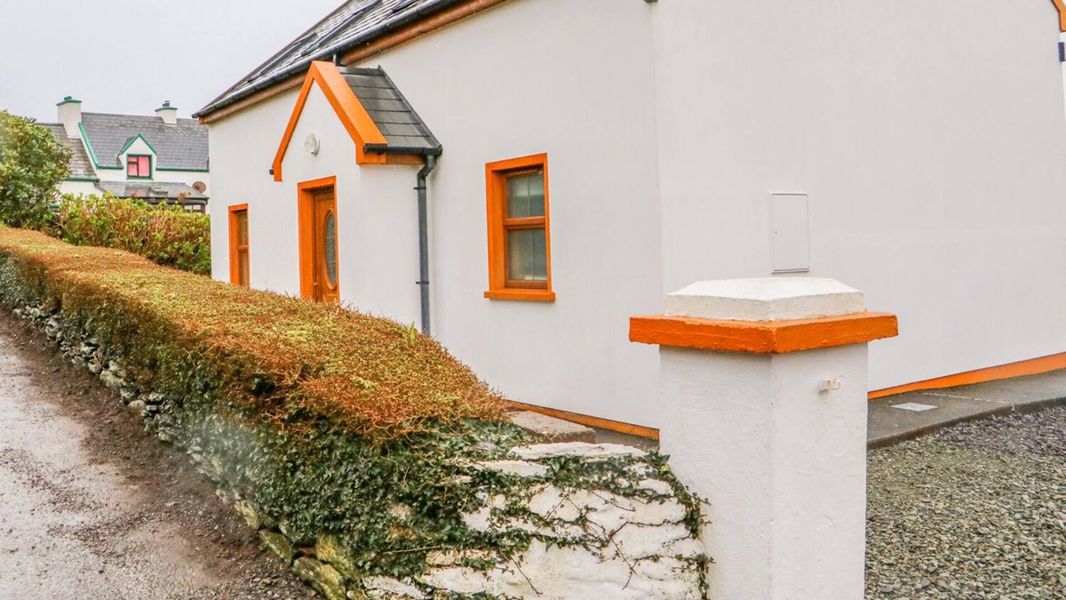 Caherkeen Cottage | MARY AGNES COTTAGE, pet friendly in Allihies, County Cork