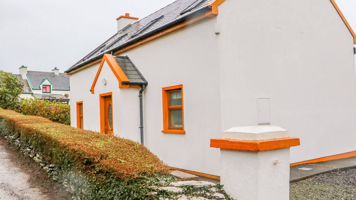 Caherkeen Cottage | MARY AGNES COTTAGE, pet friendly in Allihies, County Cork