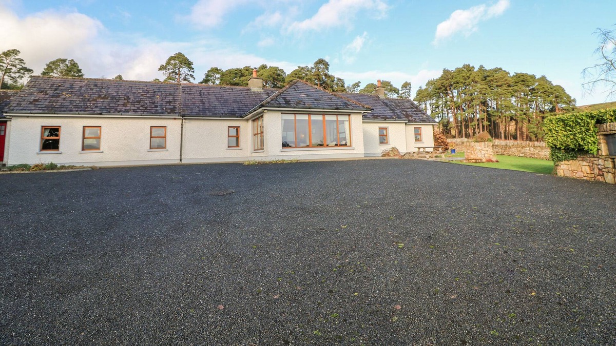 Glen of Aherlow Cottage | MARY KATE’S FARMHOUSE @ BOOLAKENNEDY in Cahir, County Tipperary