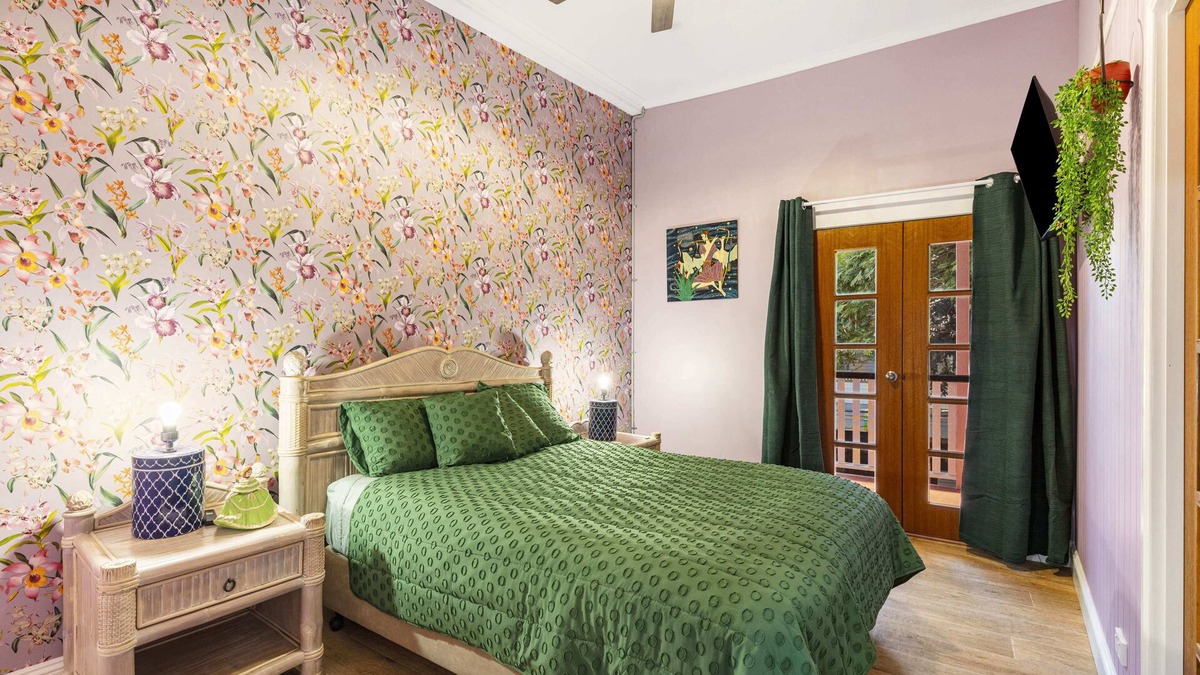 Gympie House | Mary's Manor - Stylish & Luxurious 3 Bedroom House - Pets Allowed!