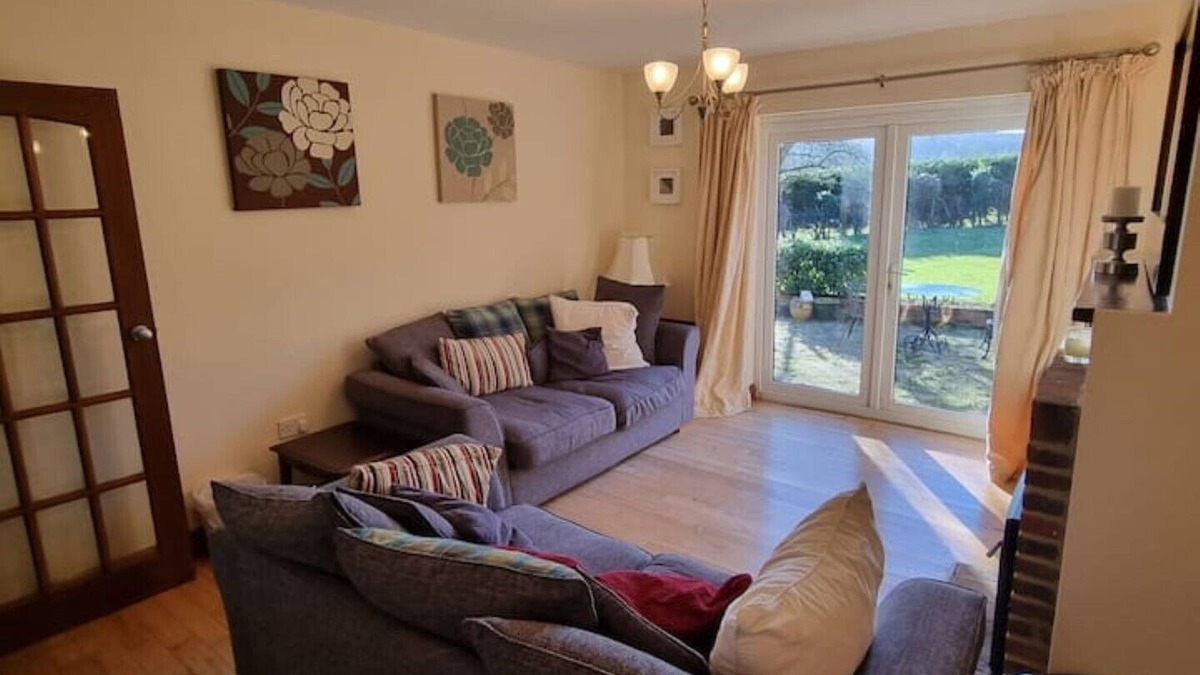 Godstone Cottage | Maryland Cottage, Nr Gatwick Airport, Godstone. Surrey.