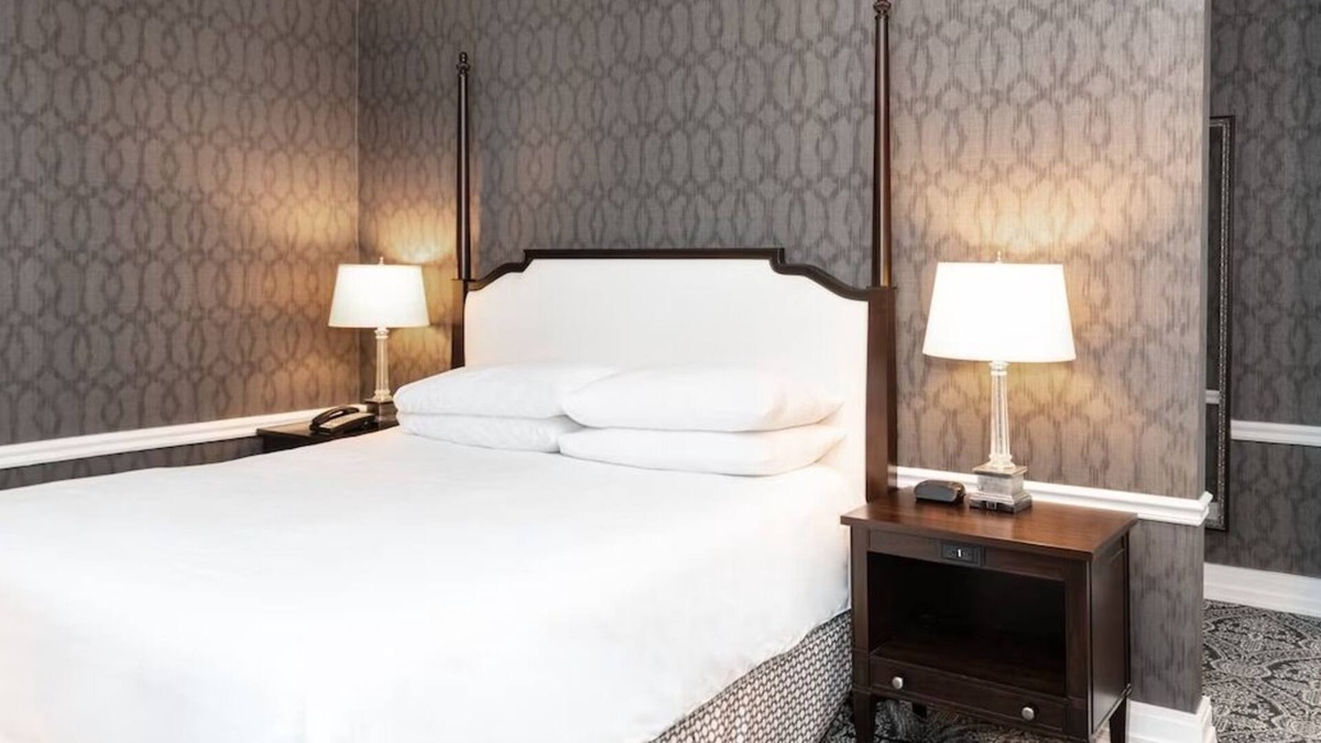 Historic District Hotel | Maryland Inn King, Historic Inns, Fireplace, Elegant Dining, Waterfront Proximity