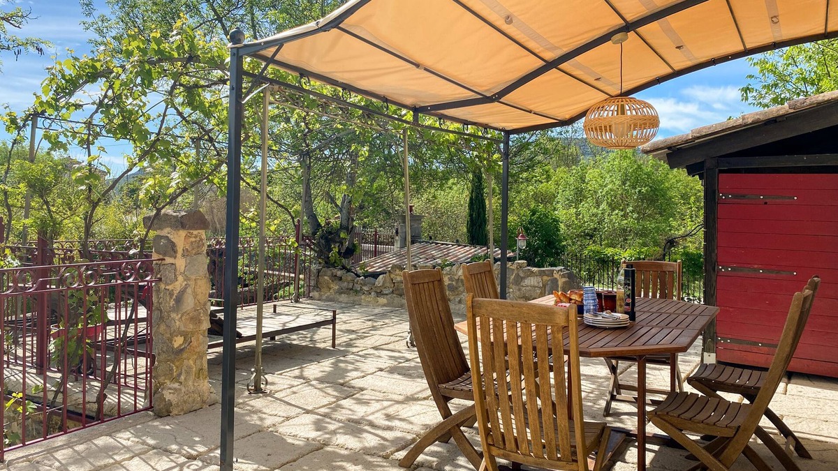 Saint-Andre-de-Cruzieres Cottage | Mas Bourdaric - La Magnanerie - Gîte spacieux avec grande terrasse et piscine