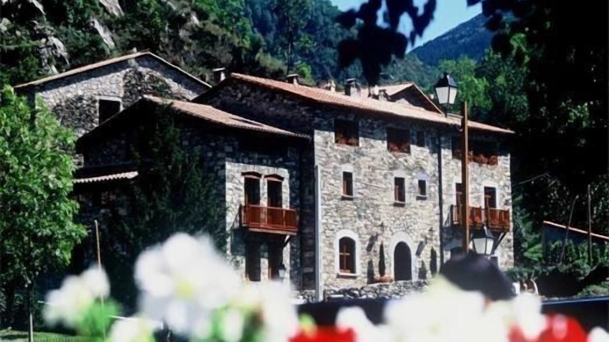 Setcases Apartment | Mas Can Buixat rural apartment for 2 people fully equipped