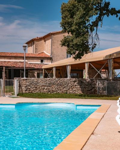 Ferrieres-les-Verreries Hotel | Mas De Baumes