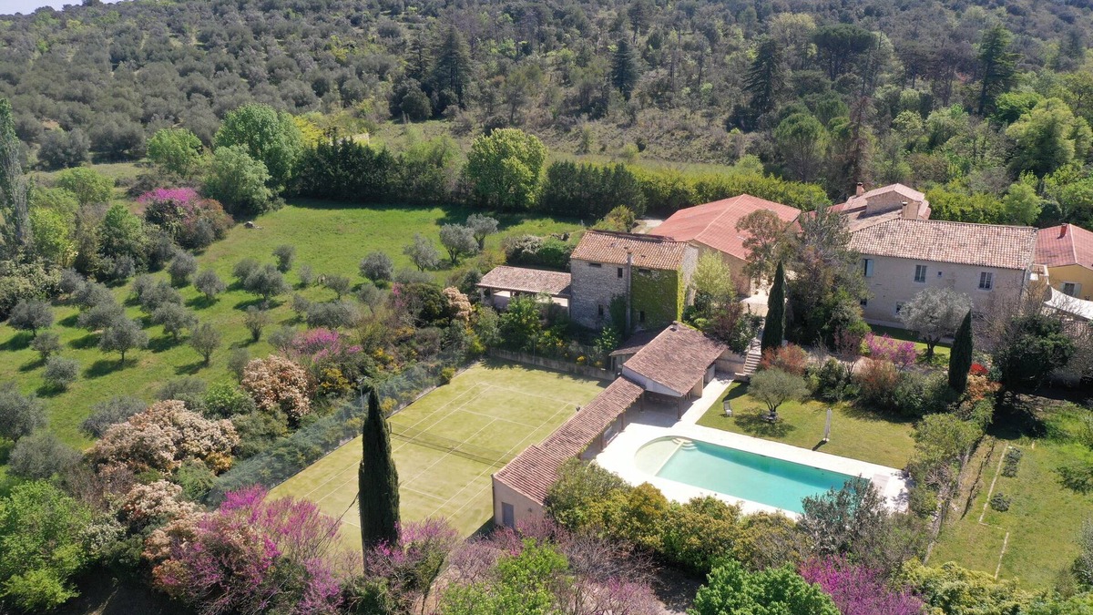 Euzet-les-Bains Cottage | Mas de campagne de 750 m² pour 20 personnes piscine tennis spa jeux billard