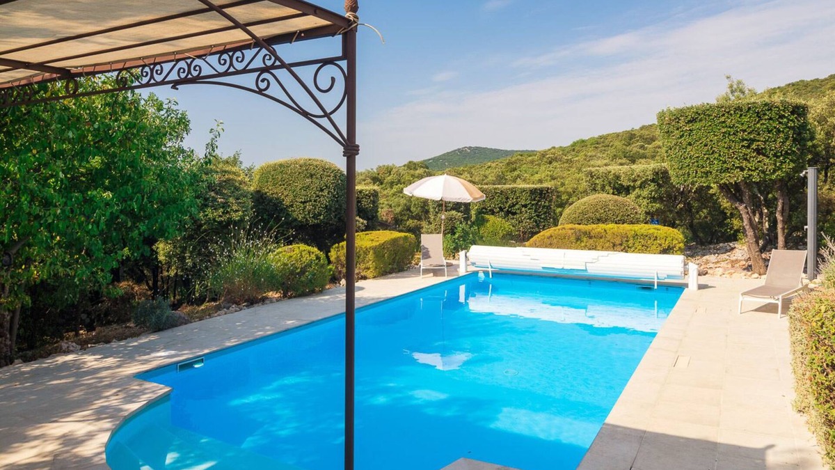 Saint-Martin-de-Londres Villa | Mas de Bouis: Hi-Spec 6bdrm Villa⭐️Views⭐️Heated Pool⭐️Boules⭐️Playgrnd⭐️Grounds
