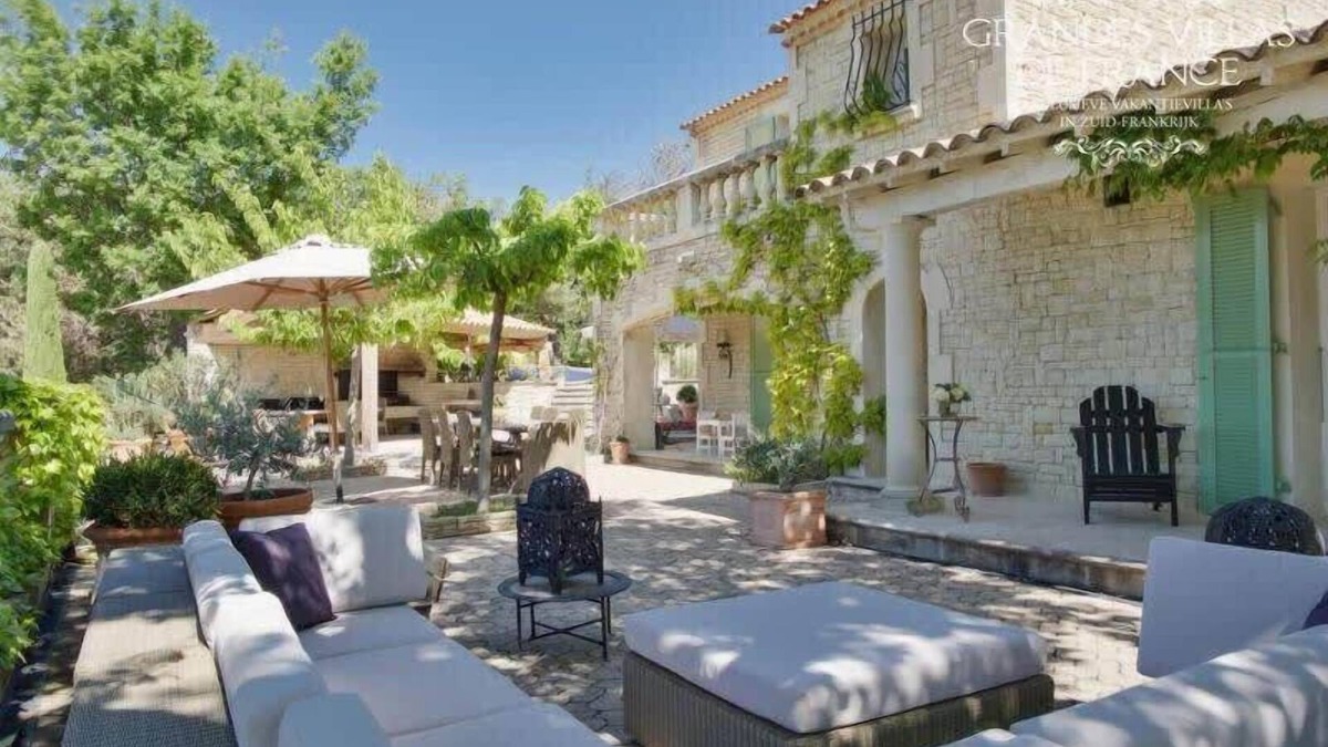 Peipin Villa | Mas de Lure Summary: