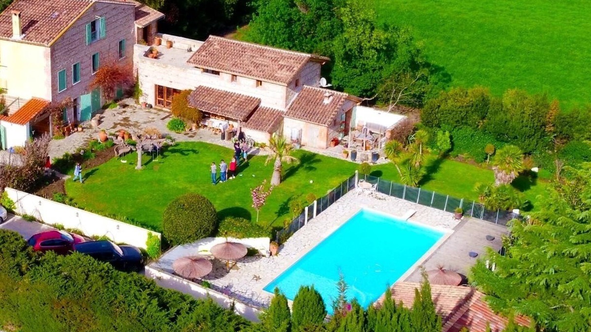 Perpignan House | Mas Des Fleurs - Heated pool - Child friendly gardens - Beach 10mins