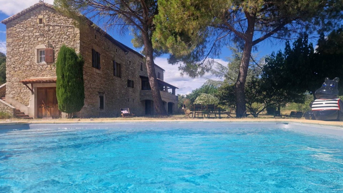 Saint-Martin-de-Valgalgues Apartment | Mas Authentique Avec Piscine: 2 Appartements Pour 10 Personnes et Cuisine D'été
