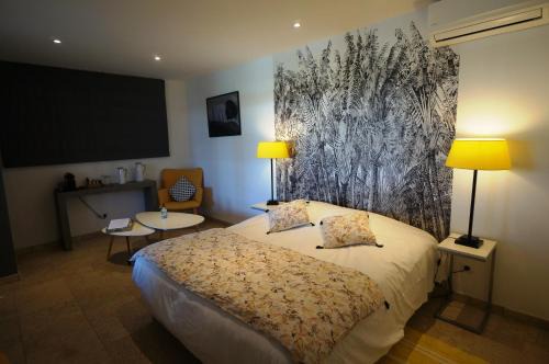 Saintes-Maries-de-la-Mer Bed & Breakfast | Mas Lou Caloun - Chambre d'Hôte face à la piscine en Camargue - Les Saintes Maries de la Mer
