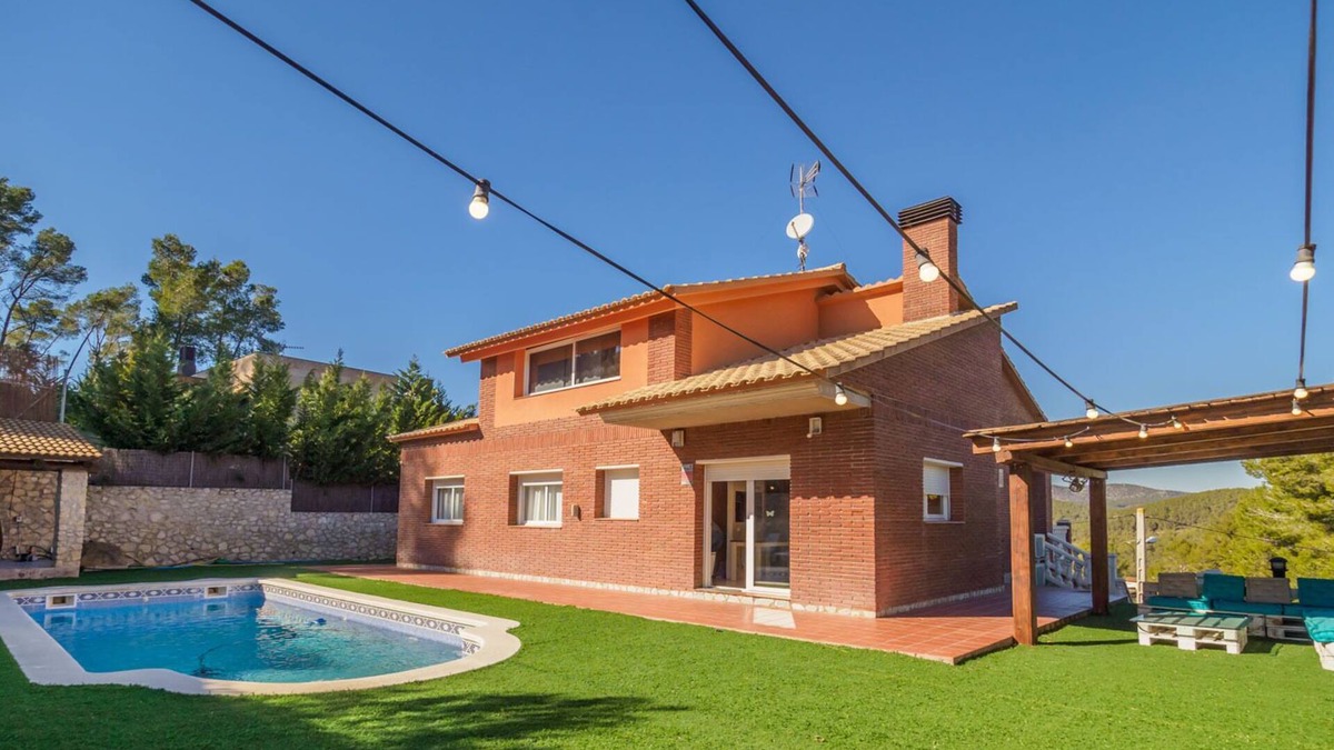 Olivella Ski Chalet | Mas Mestre - elegant and spacious villa near Sitges for up to 8 guests