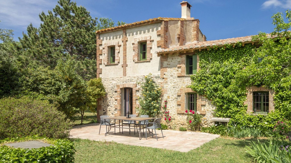 Ille-sur-Tet Villa | Mas Ronquet - with private swimming pool ideal for a walking or cycling holiday!