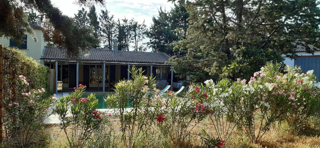 Meynes House | Mas Saint Joseph