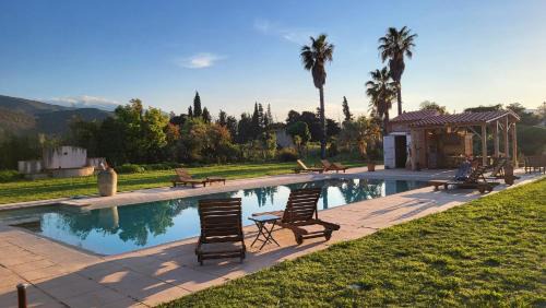 Saint-Michel-de-Llotes Bed & Breakfast | "MAS TRAMONTANE "chambres d'hôtes et studio avec piscine dans parc arboré