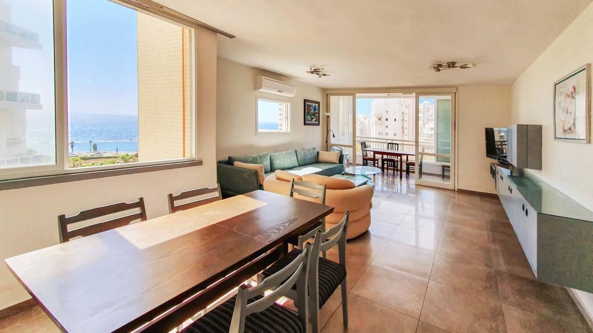 Bat Yam Apartment | Masaryk Musk in Bat Yam