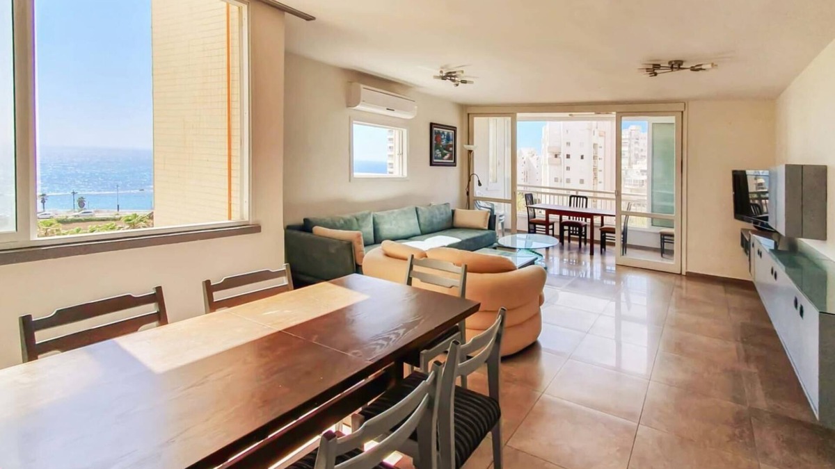 Bat Yam Apartment | Masaryk Musk in Bat Yam
