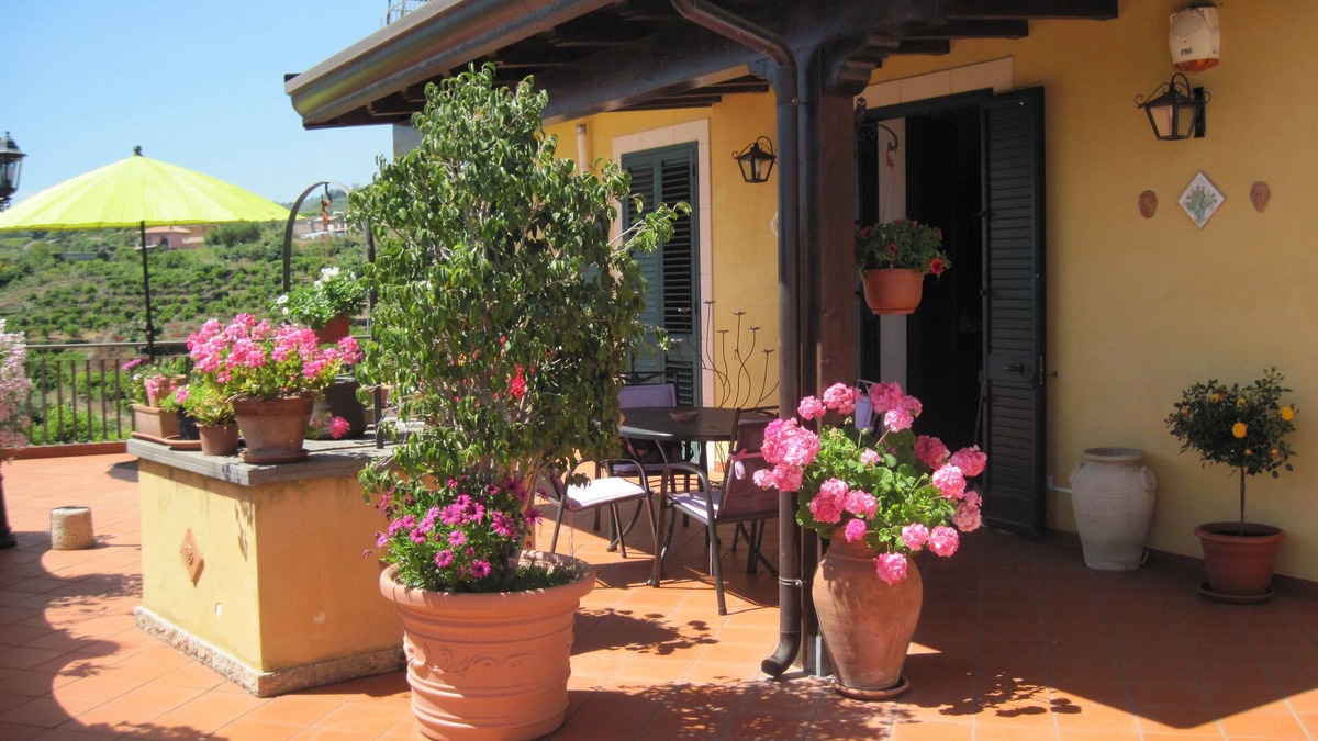 Mascali House | Mascali: "Il casale degli aranci" house/villa with garden 3 rooms - 2/5 persons