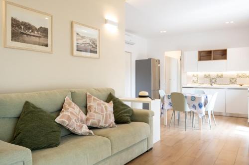 Tiche House | Mascarata
