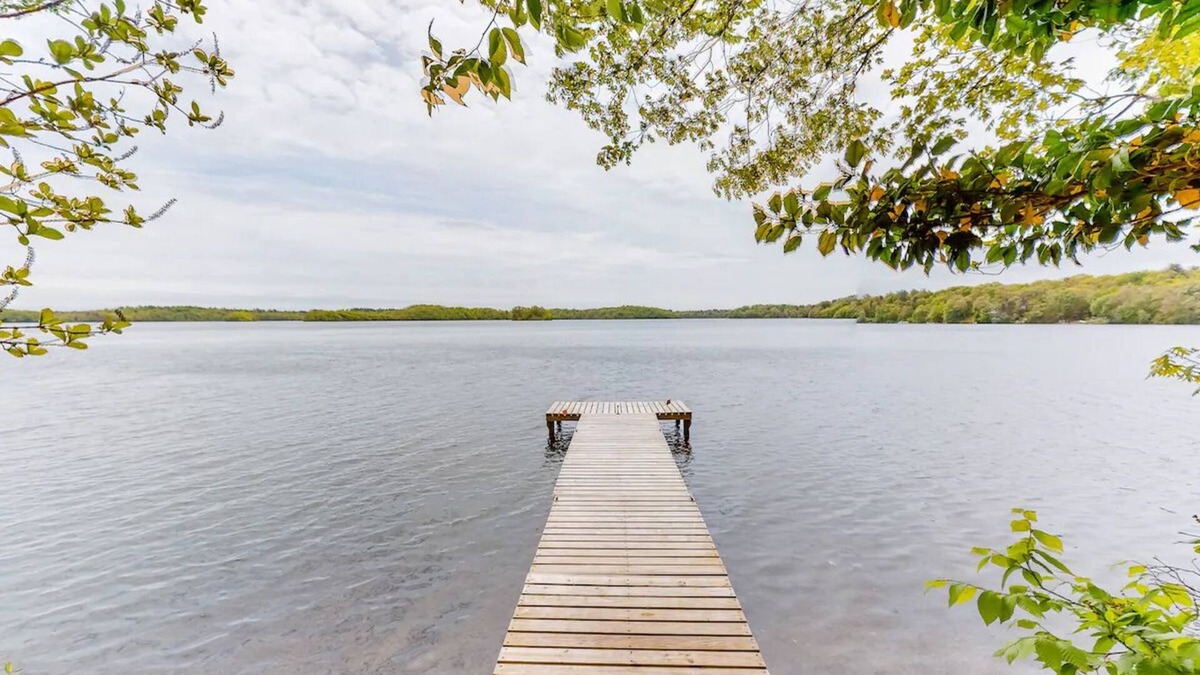 Mashpee Cottage | Mashpee Heaven Lake front