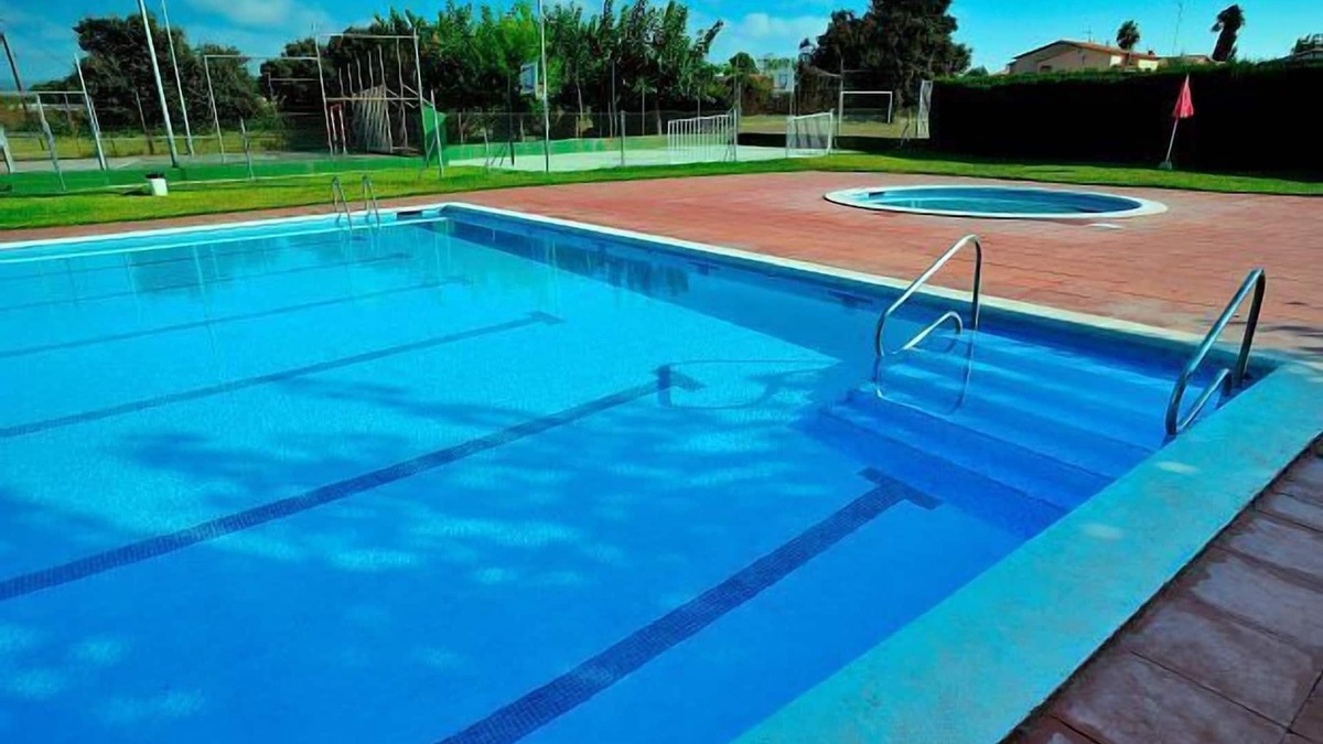 Banyeres del Penedes Cottage | Masia Casa Roja for 18 people