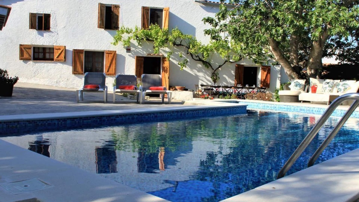 Palafolls House | Masia Can Magan Lux, Ideal Grupos 20pax, zona piscina y Barbacoa
