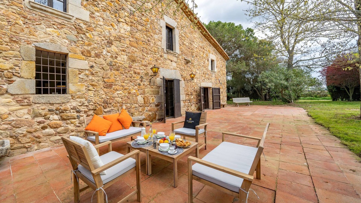 Llagostera Villa | Masia Marco Lux, ideal for families with large outdoor area and swimming pool.