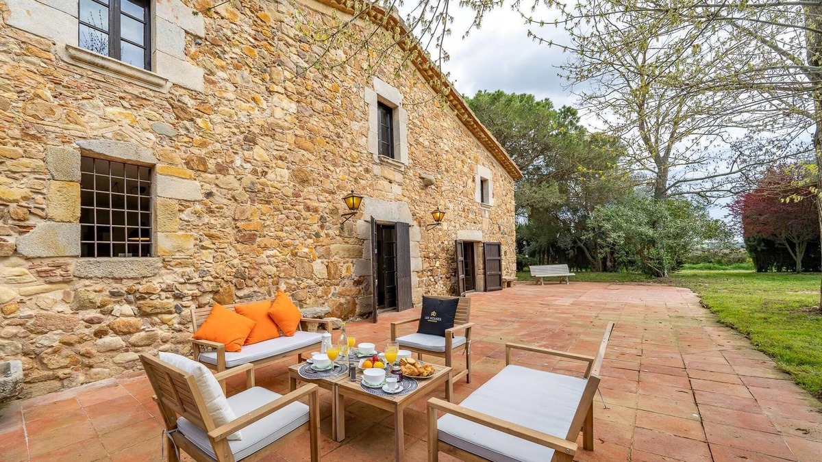 Llagostera Villa | MASIA MARCO LUX, POOL, GARDEN, FIRE-PLACE, BARBECUE