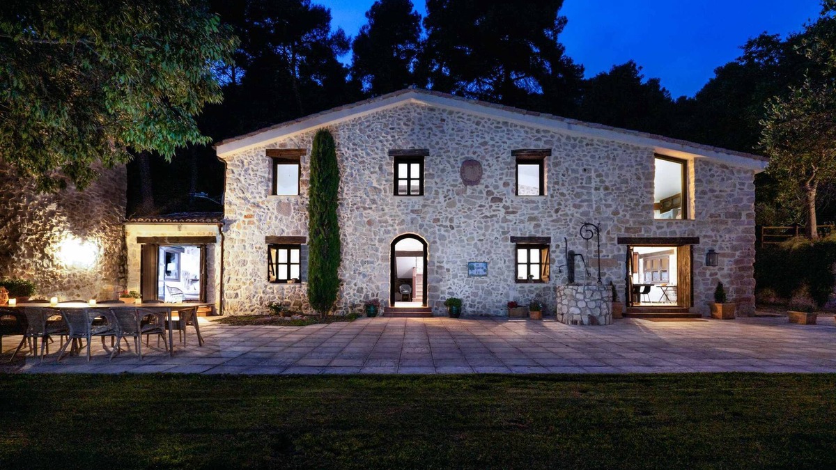La Llacuna House | Masia Ventanell