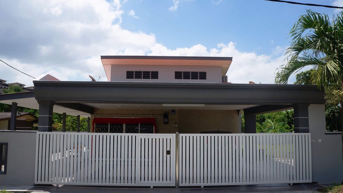Bukit Baru House | Mason's Bungalow - event house/homestay to fit up to 16+ pax