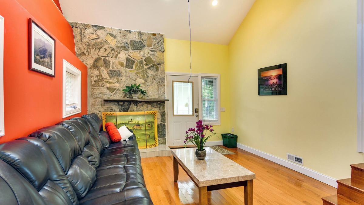 Somerset House | Massachusetts Vacation Rental: 5 Mi to Fall River