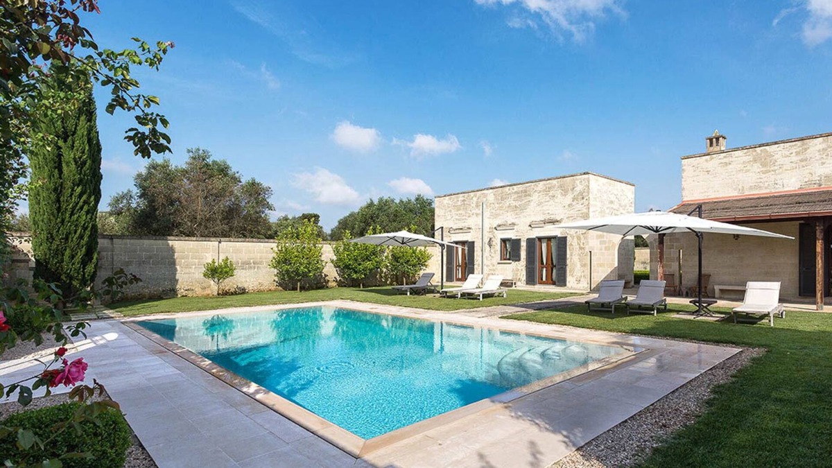 Carpignano Salentino House | Masseria La Rosa Luxury Villa in Puglia with pool