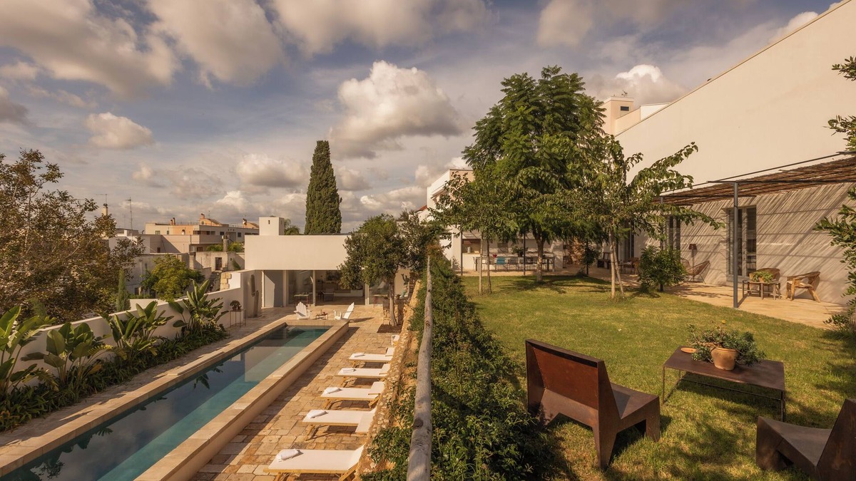 Muro Leccese Villa | Masseria with pool and garden in the center of town and 15 min from the beach