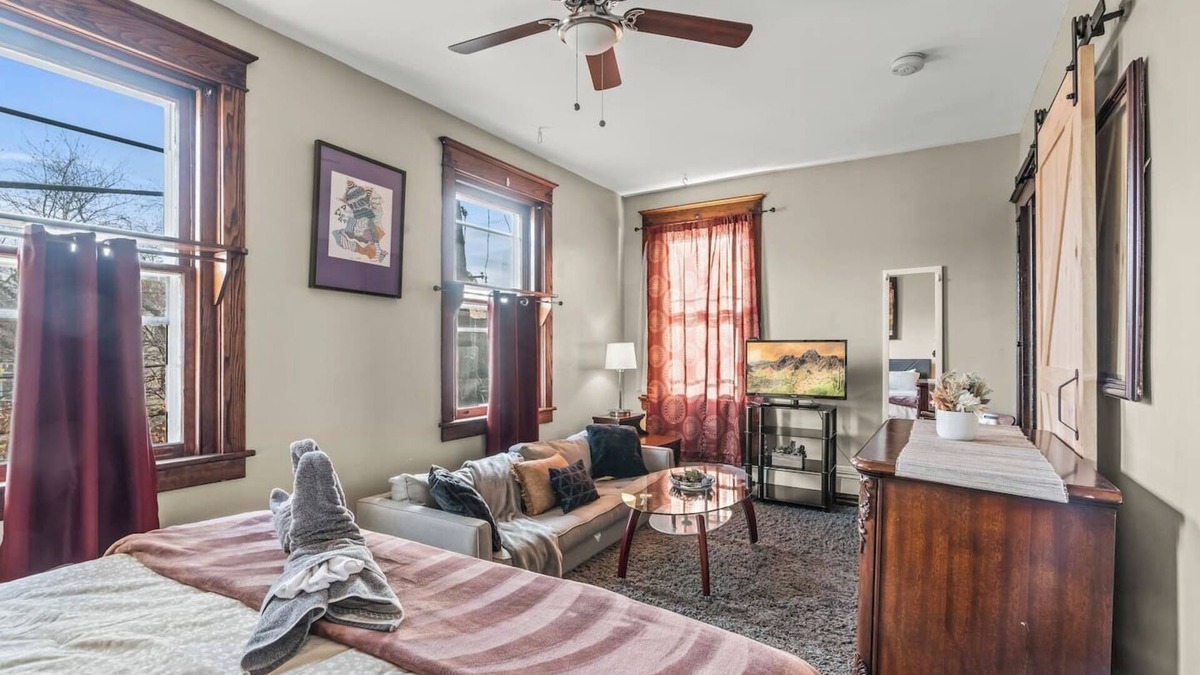 Swarthmore Apartment | Massive 1B/1B - King-Bed & Lounge/Living Room & Sunroom w/Parking!