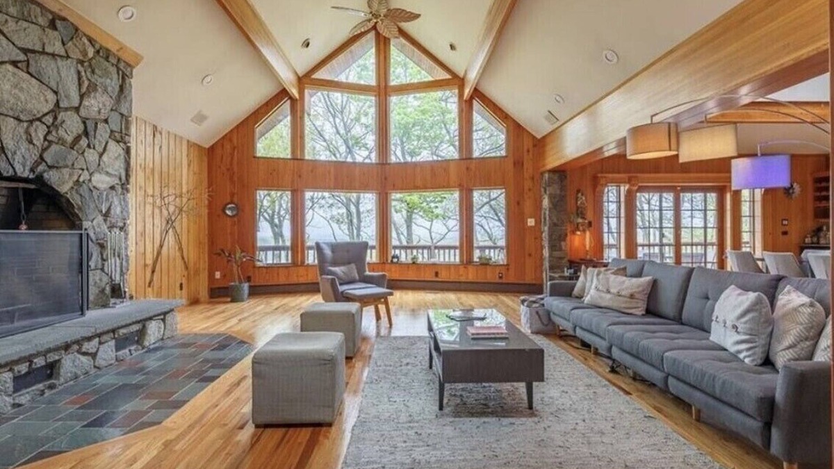 Poughquag House | Massive 4,000 sq foot chalet on more than seven acres, only 90 minutes from NYC