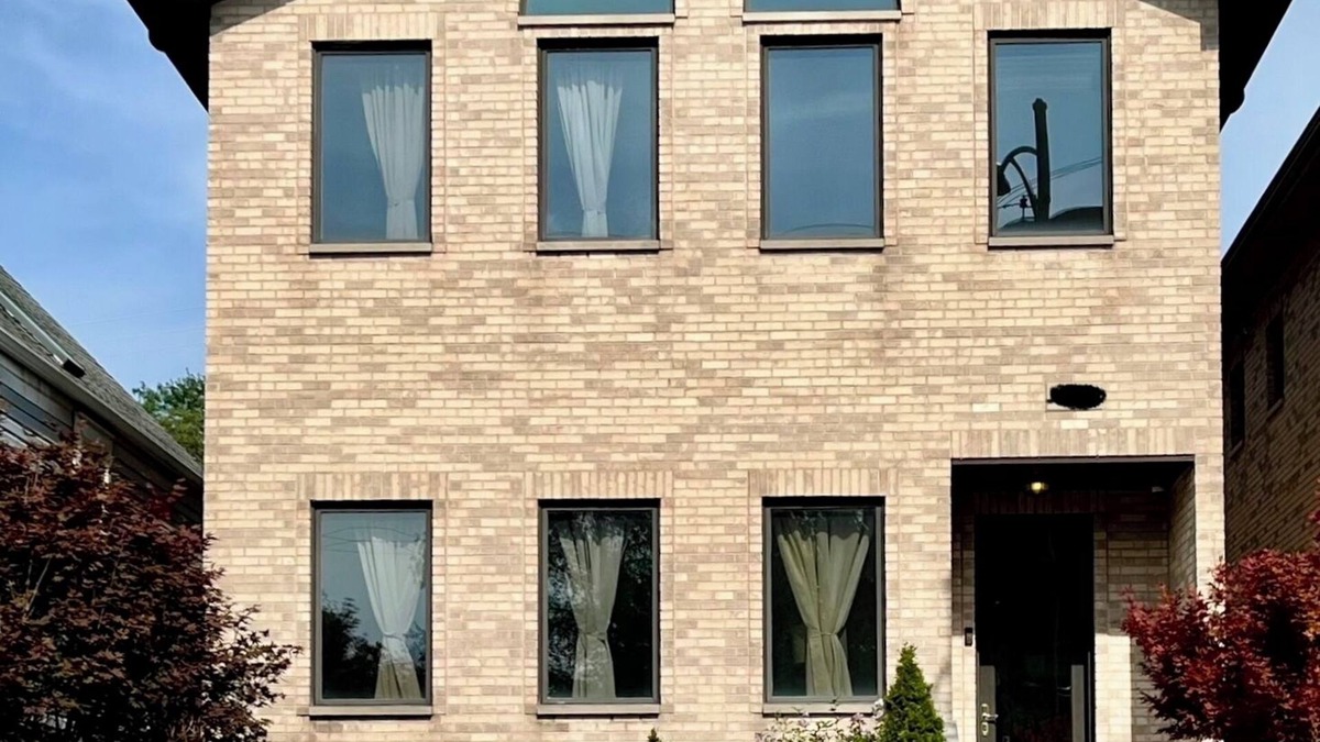 Avondale House | Massive Avondale Home, Sleeps 15 people, 4 King Beds, Rooftop Deck, & Garage