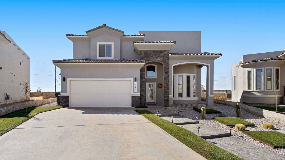 Biggs Field House | Massive Backyard! Tri Level Home