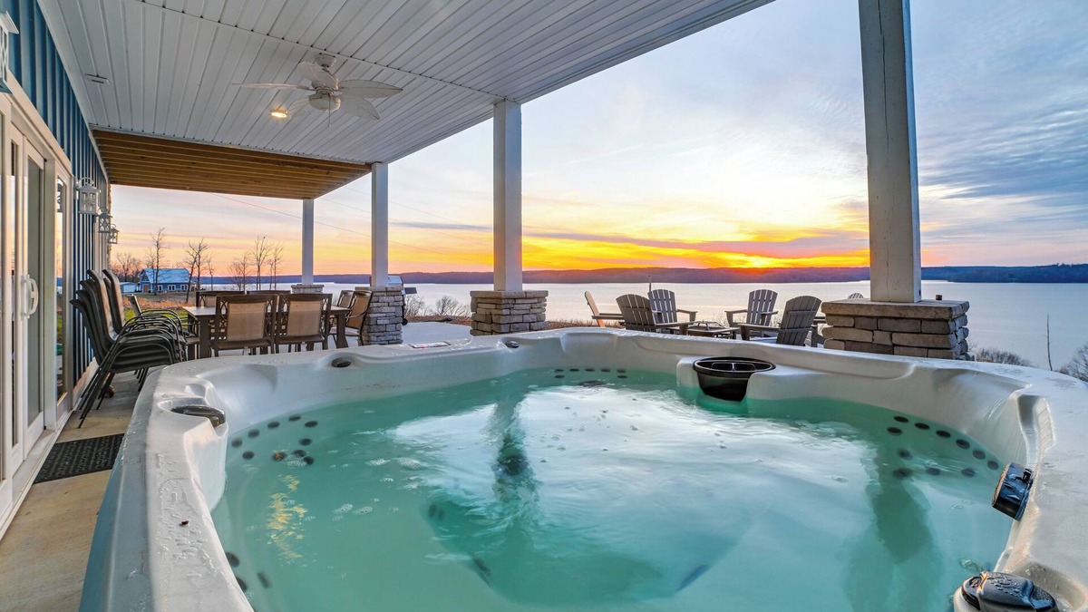 Waverly House | Massive Lake Views & Stunning Sunsets: Waverly Gem