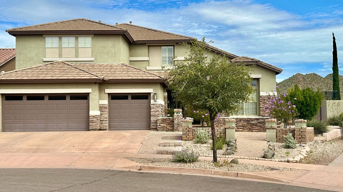 Tramonto House | Massive, picturesque family fun getaway w/pool, game room & trampoline
