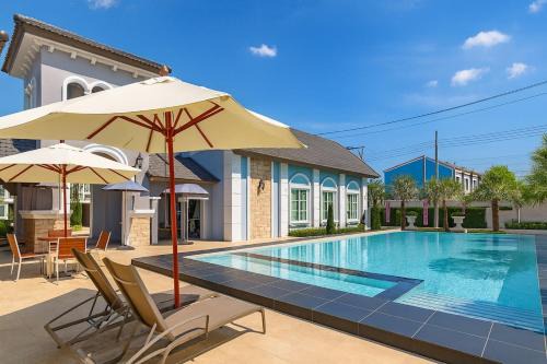 Dok Mai Apartment | Massive Private 4BR Townhouse Pool& Gym Bangna