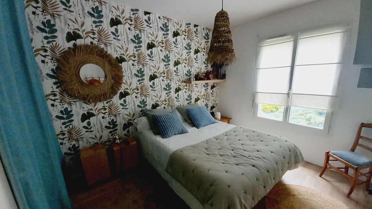 Riom Bed & Breakfast | Master bedroom Riom Chatel G