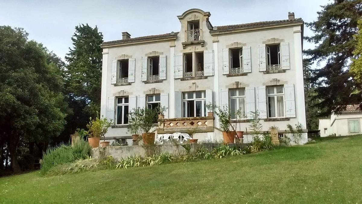 Montreal House | Master house for rent, Montreal de l'Aude - sleeps 20, secured pool