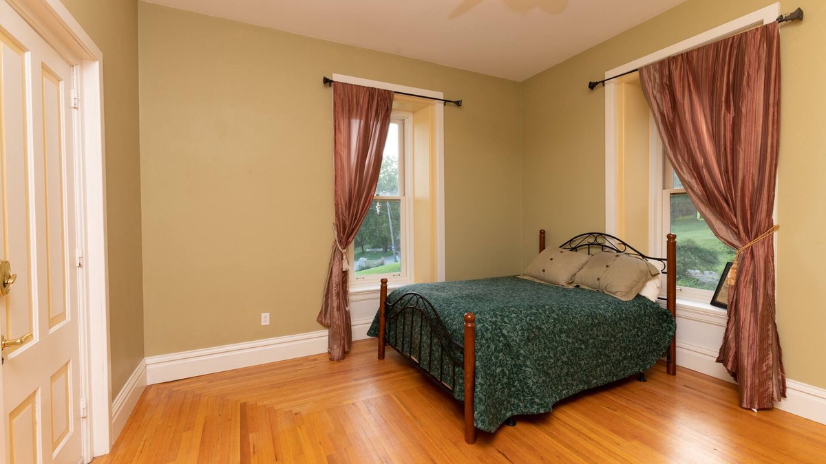 Elkader House | Master Suite at Elkader Jailhouse Inn